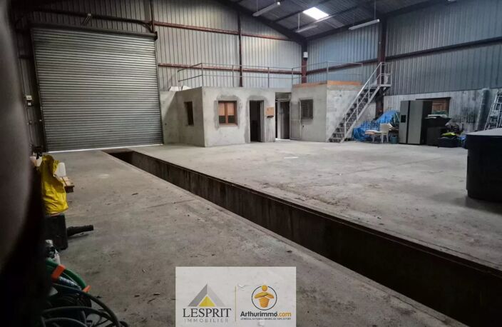 Hangar de 300 m² sur plus de 4000 m² de terrain – Malemort-sur-Corrèze — photo 2