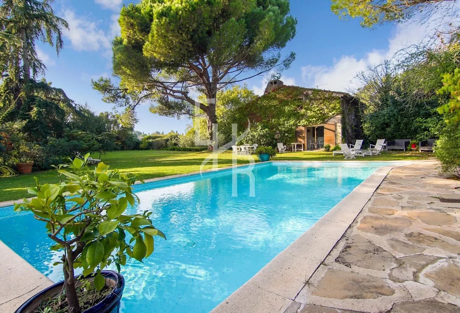 Mougins, à vendre propriété de caractère avec piscine — photo 1