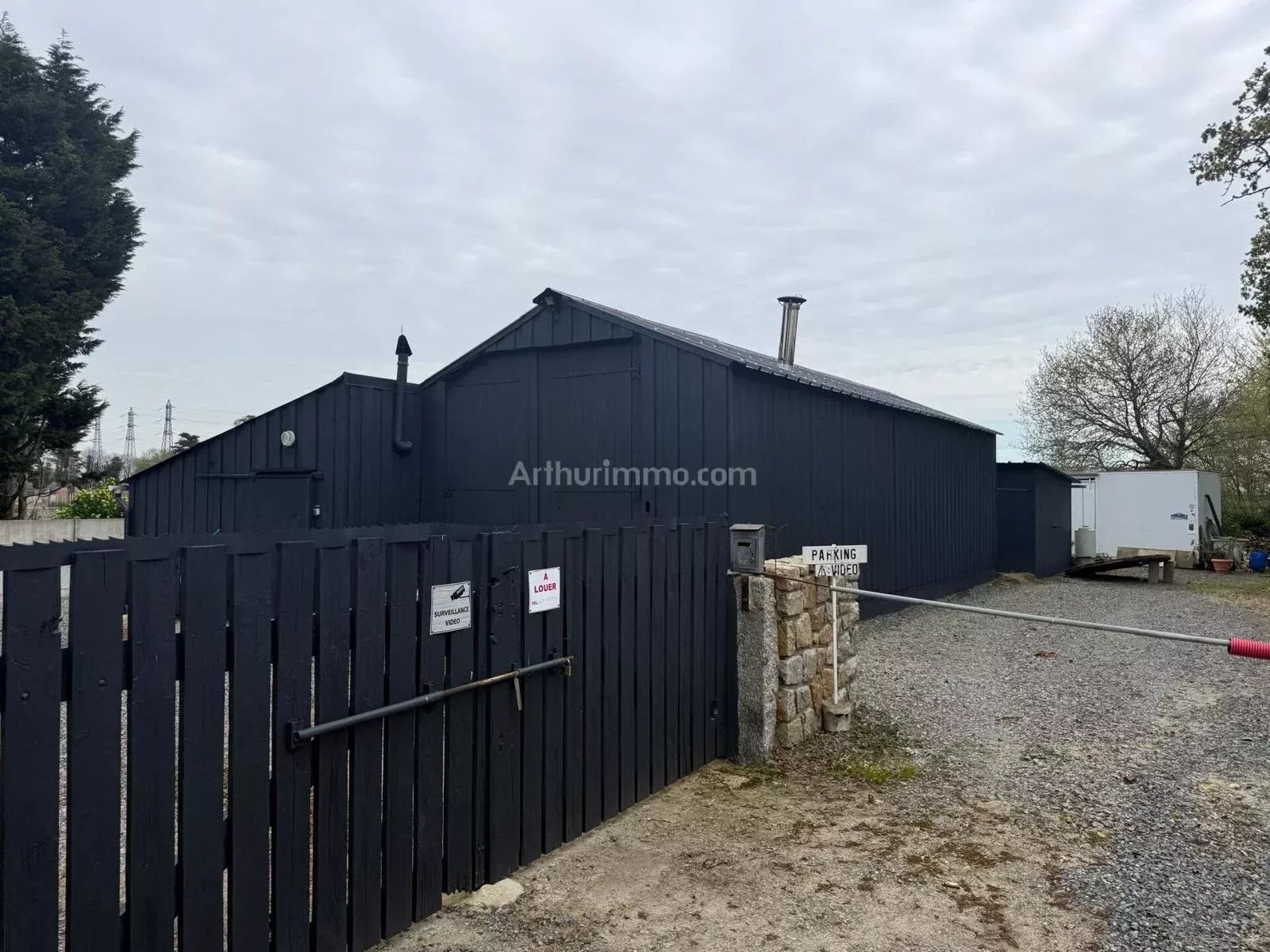 Location Local commercial à Plouisy · 850 €