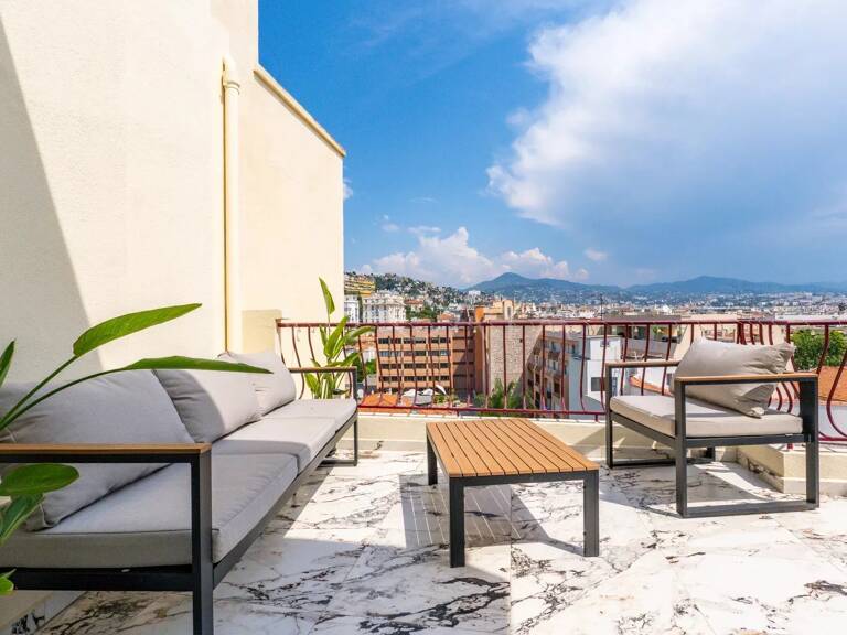 NICE QUARTIER FLEURS - DERNIER ÉTAGE - VUE MER- TERRASSE — photo 1