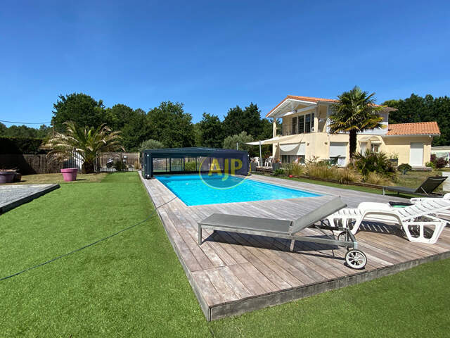 Somptueuse Maison d'Architecte avec Piscine à VENDAYS — photo du bien