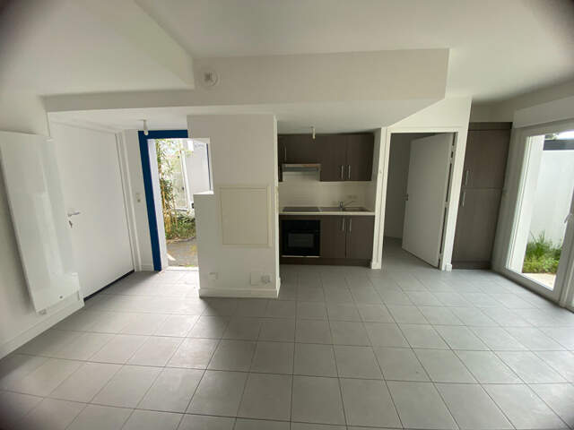 MAISON A VENDRE  ANGOULINS  2 CHAMBRES , GARAGE , JARDIN — photo du bien
