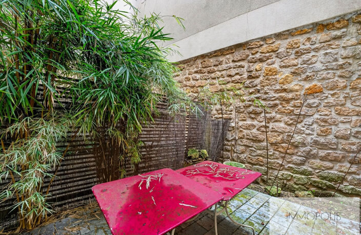 Rue Durantin en plein coeur des Abbesses. — photo 2