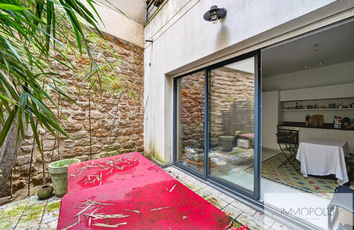 Rue Durantin en plein coeur des Abbesses. — photo 4