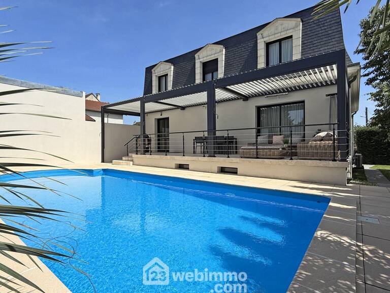 Maison - 235m² - Ormesson-sur-Marne — photo 1
