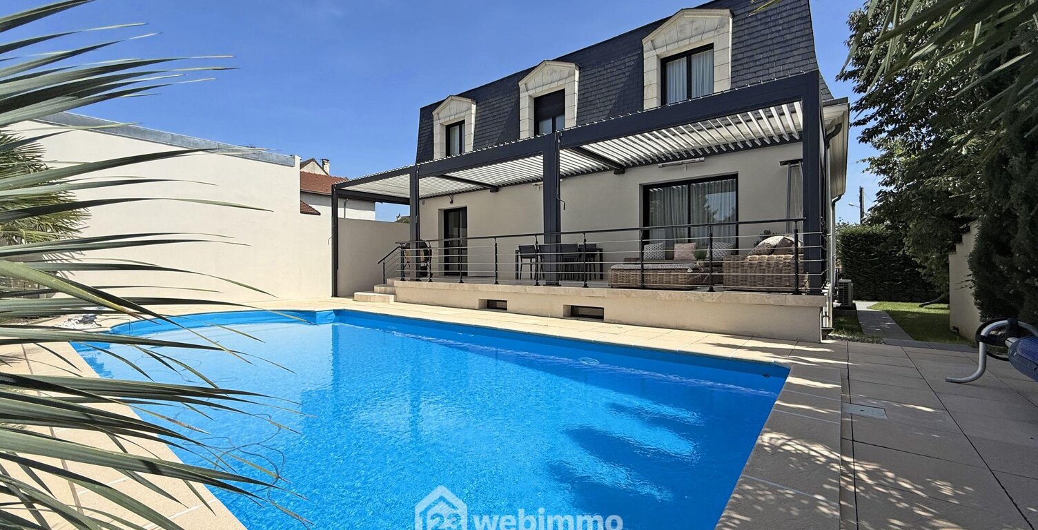 Maison - 235m² - Ormesson-sur-Marne — photo 1