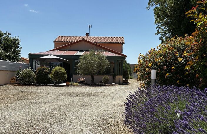 Maison - 151m² - Chasseneuil-du-Poitou — photo 2