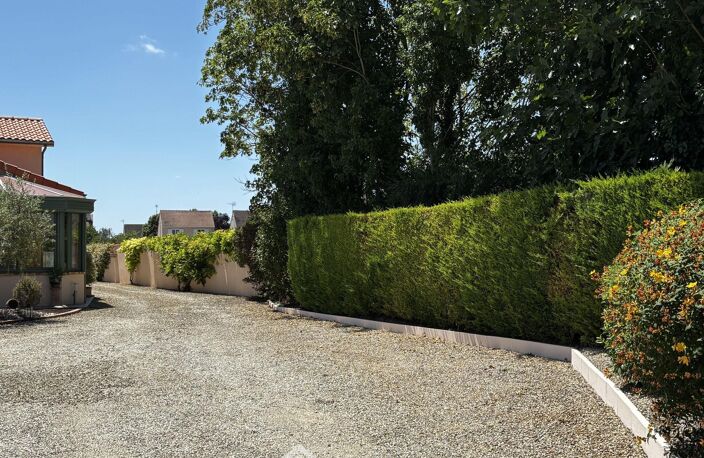 Maison - 151m² - Chasseneuil-du-Poitou — photo 3