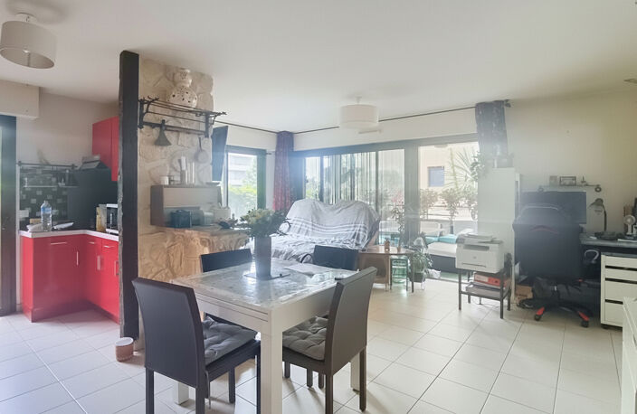 FREJUS GRAND T3 SPACIEUSE TERRASSE GARAGE — photo 4