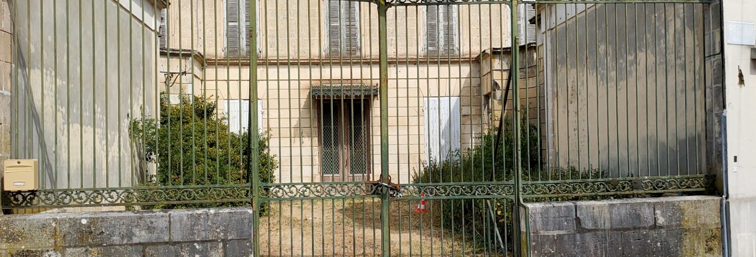 Maison 11 Pièces 439 m² à vendre à Matha (17160)