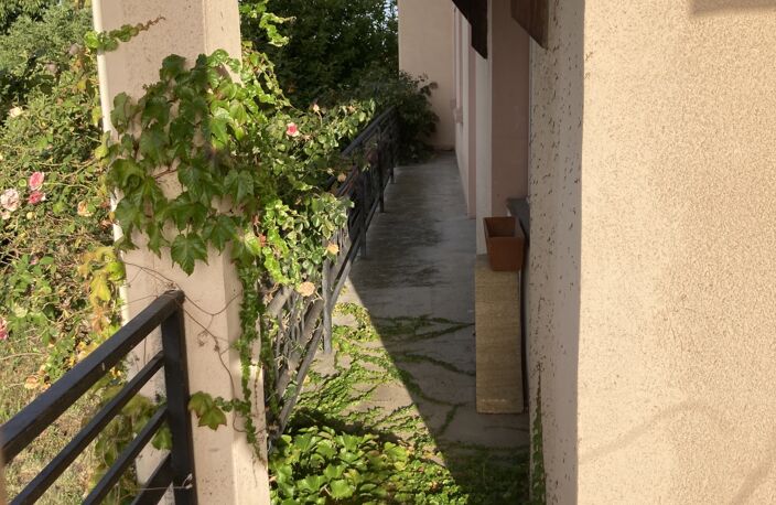 Vente Maison/villa 10 pièces — photo 2