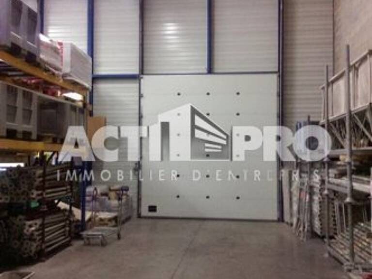 Entrepot à louer — photo 1