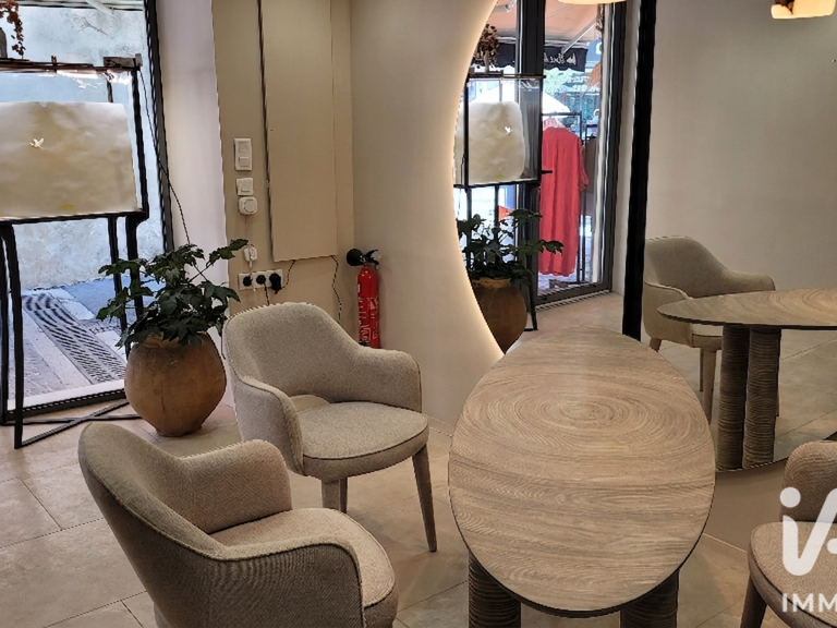 Vente Local commercial 30 m&sup2; — photo 1