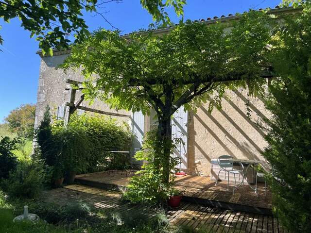 Maison en pierre de 4 pièces principales — photo du bien