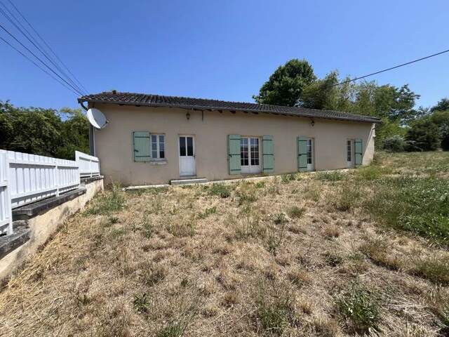Maison en pierre de 3 pièces principales — photo du bien