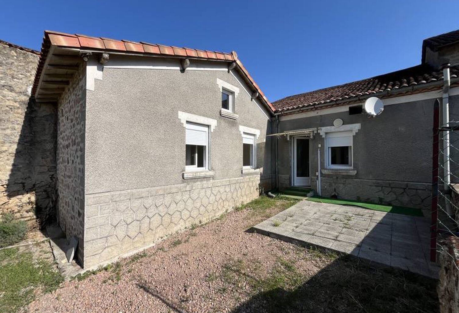 Maison en pierre de 3 pièces principales — photo 1
