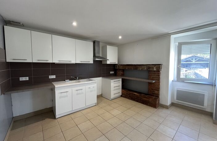 Maison en pierre de 3 pièces principales — photo 2