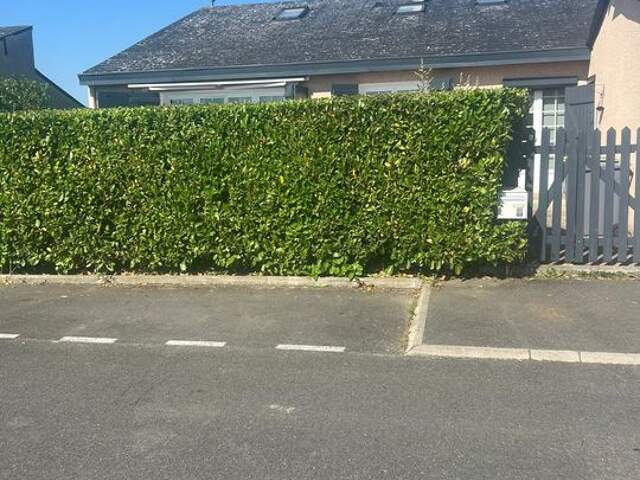 Grande maison familiale F6 avec piscine, jardin et garage — photo du bien