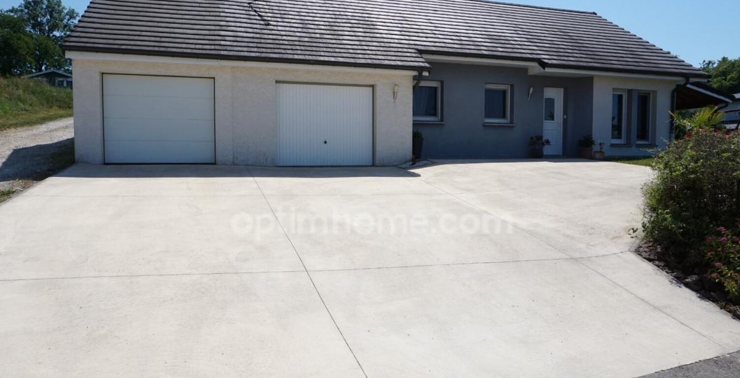 Secteur Vesoul, pavillon climatisé en plain pied avec garages pour 3 voitures et grande terrasse couverte — photo 1