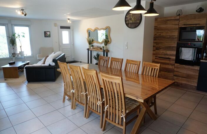 Secteur Vesoul, pavillon climatisé en plain pied avec garages pour 3 voitures et grande terrasse couverte — photo 3