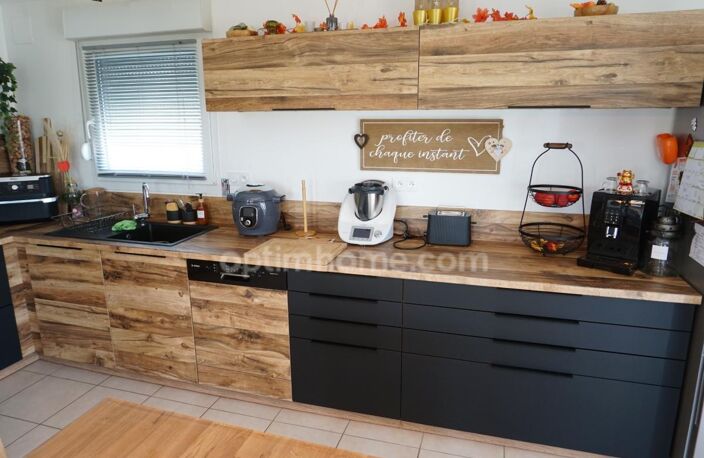 Secteur Vesoul, pavillon climatisé en plain pied avec garages pour 3 voitures et grande terrasse couverte — photo 4
