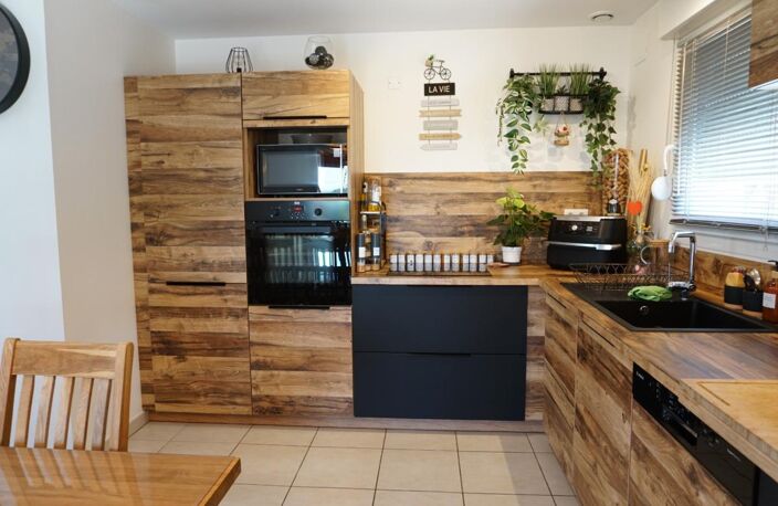 Secteur Vesoul, pavillon climatisé en plain pied avec garages pour 3 voitures et grande terrasse couverte — photo 5