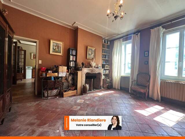 Maison de caractère 227m² - 6 chambres - Fort potentiel avec dépendance - LA FLÈCHE — photo du bien