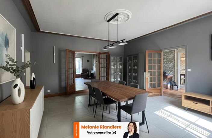 Maison de caractère 227m² - 6 chambres - Fort potentiel avec dépendance - LA FLÈCHE — photo 2