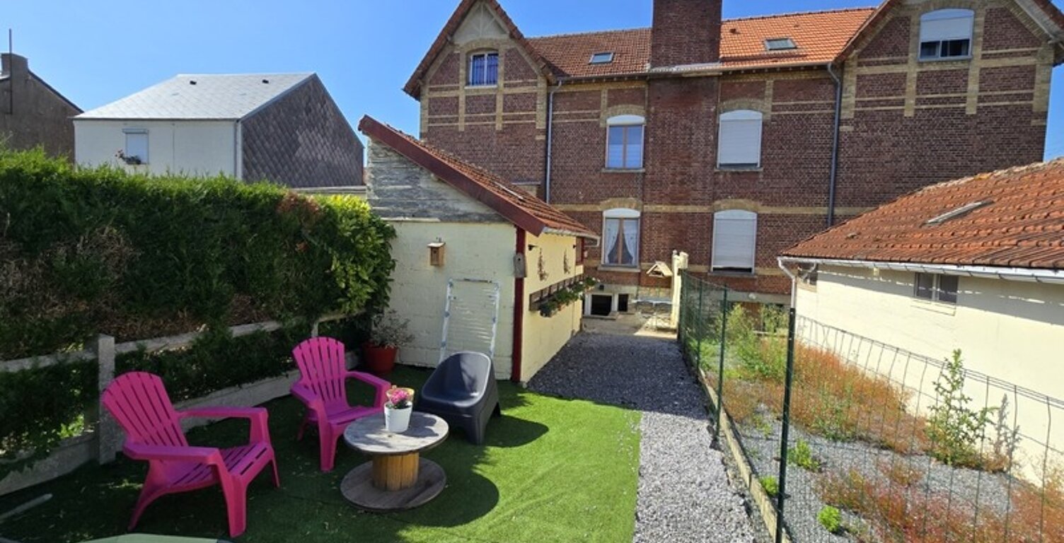 HIRSON (02) -   Vente maison avec 4 chambres  ️ ️ ️ ️, cour   et terrain — photo 1