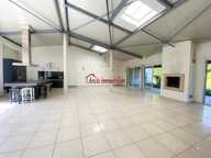 Immeuble  210 m² — photo 2