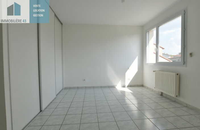 MAISON T5 CUIS EQUIPEE ST GERMAIN LAPRADE - 5 pièce(s) - 135 m2 — photo 4