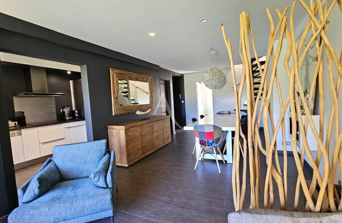 CARQUEIRANNE, T4 duplex dernier étage de 131.73 m² en surface utile — photo 2