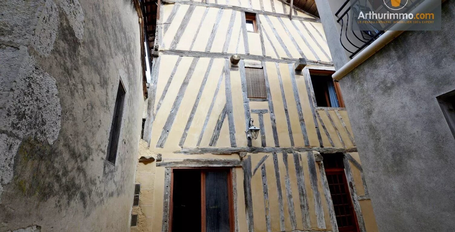 Maison en pierre au cœur du village — photo 1