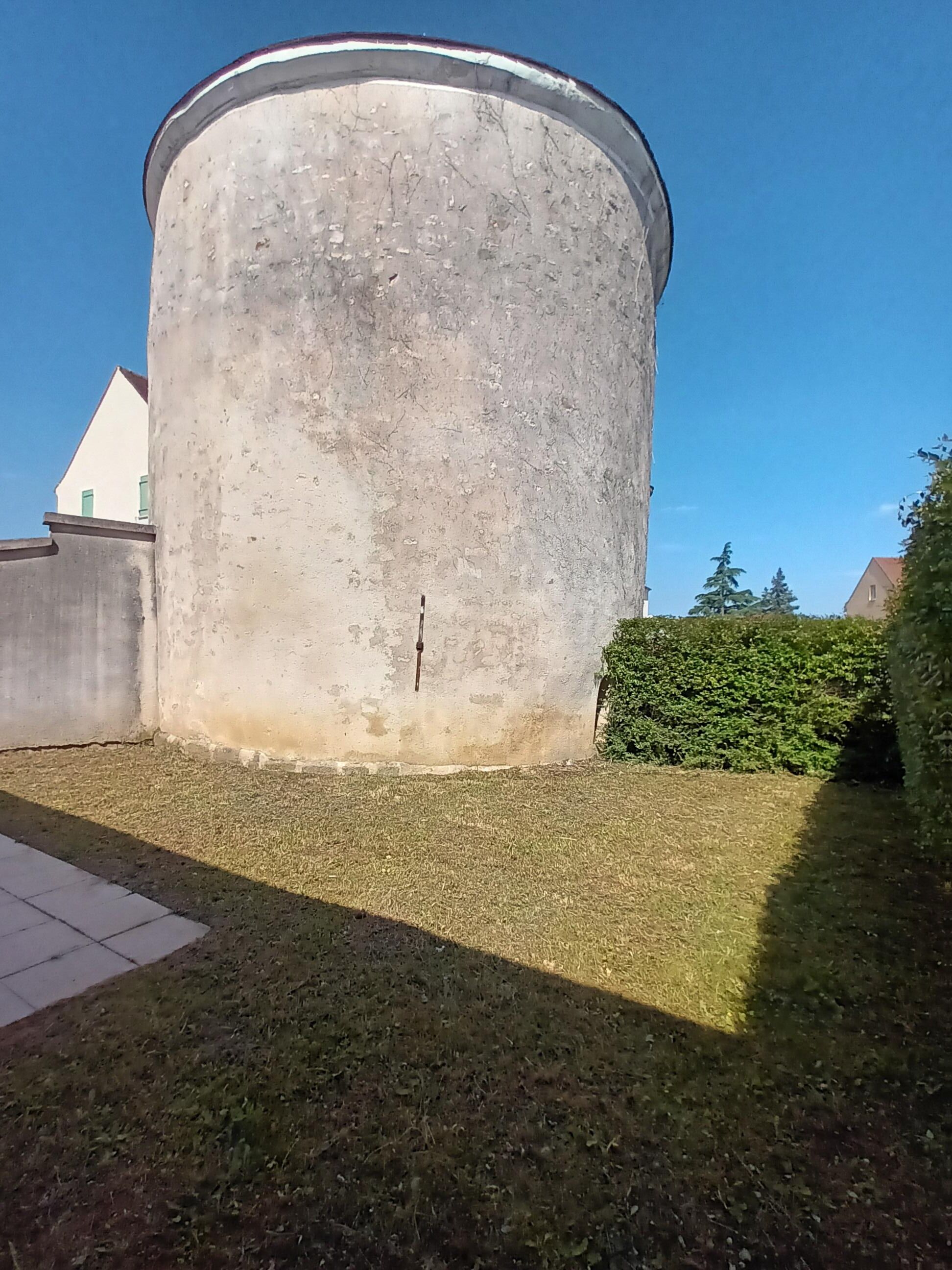 SURVILLIERS – T2 DE CHARME AVEC TERRASSE ET JARDIN PRIVATIF