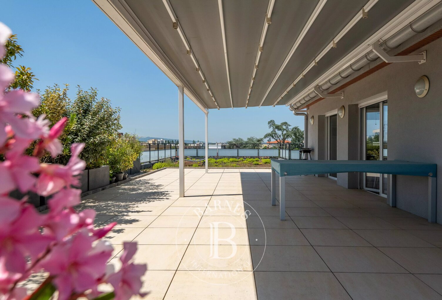 Bron Centre - Appartement toit-terrasse - 75,62 m² - 2 chambres possibles - Terrasse de 120 m² - Dernier étage - Garage en sus — photo 1