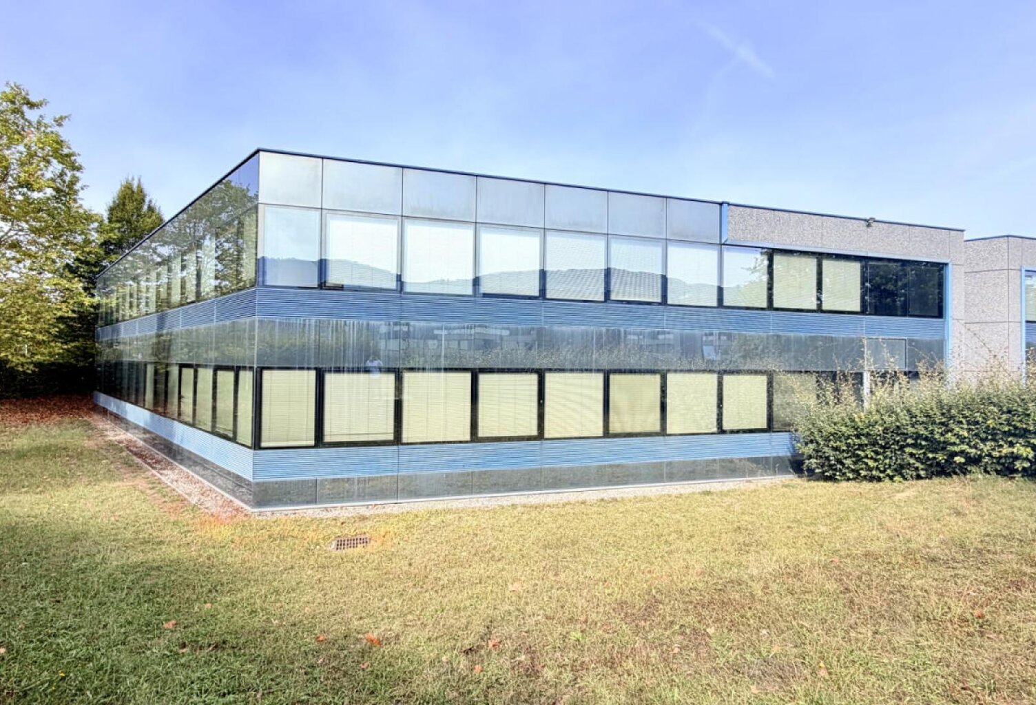 EXCLUSIVITE Archamps Ensemble de 4 bureaux (2 loués et 2 libres) — photo 1