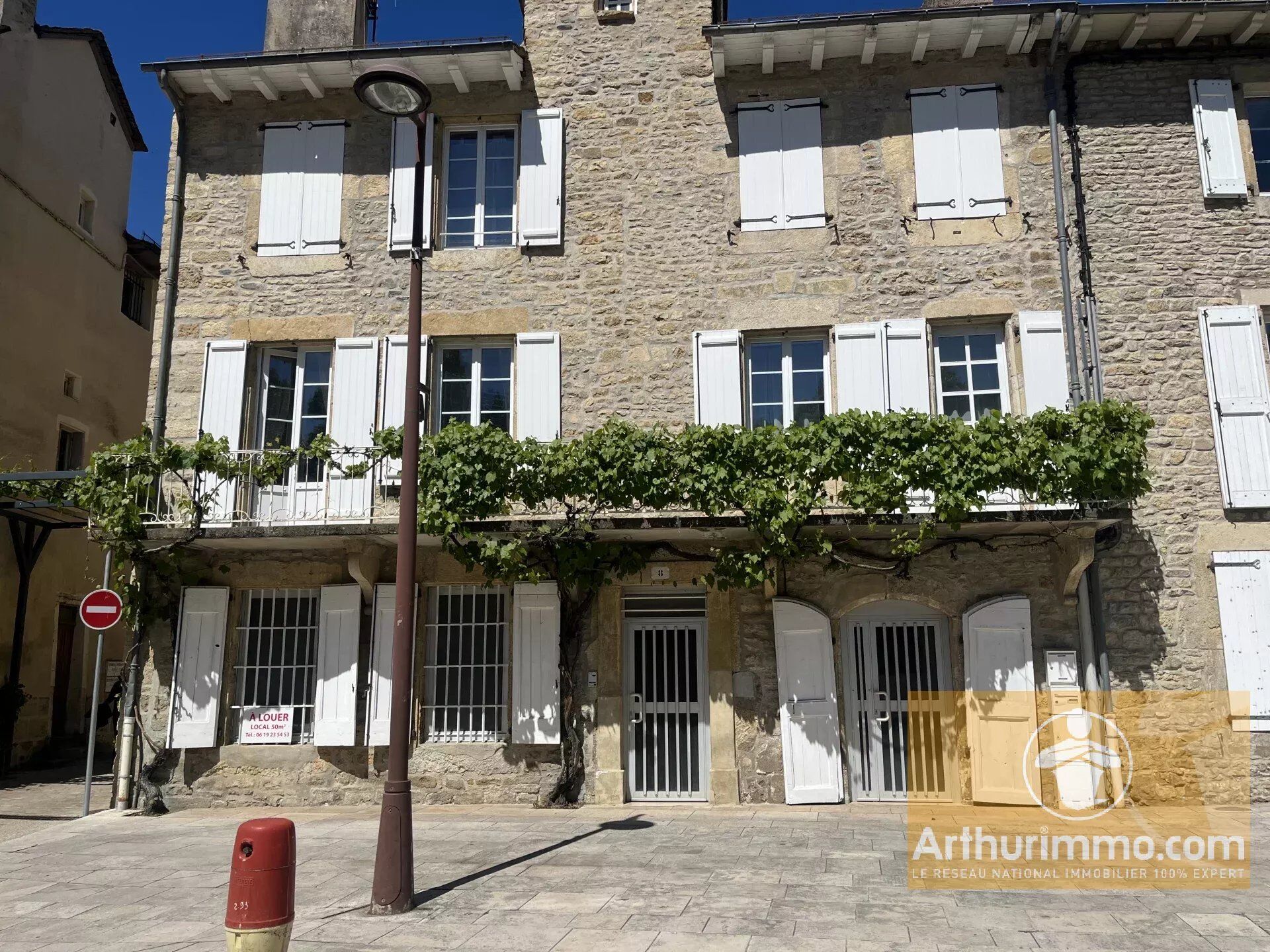 Local commercial 5 pièces · à Marvejols · 596 €