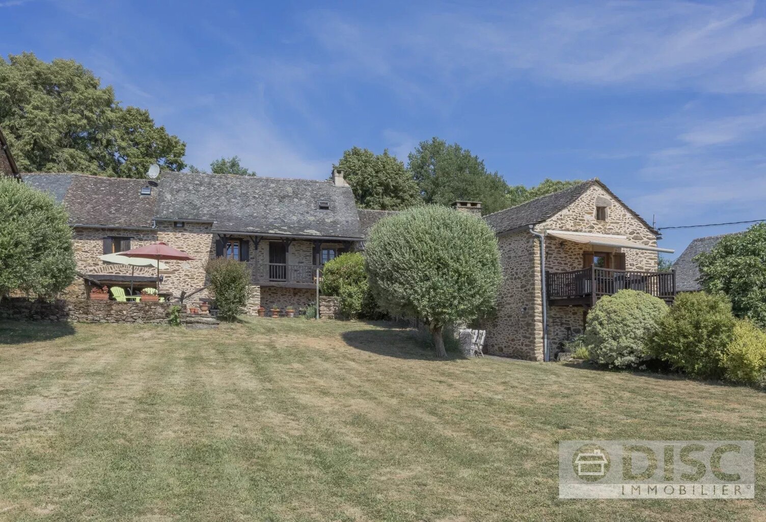 Corps de ferme rénovée avec spacieux gîte indépendant, dépendance, piscine et superbes vues. — photo 1