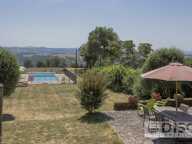 Corps de ferme rénovée avec spacieux gîte indépendant, dépendance, piscine et superbes vues. — photo 3