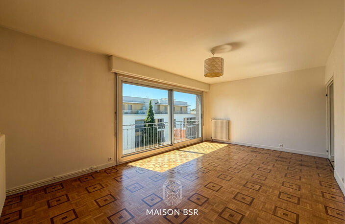 Appartement traversant en dernier étage - balcon - cave - parking — photo 2