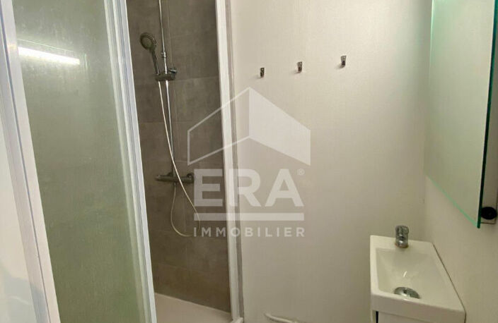 PAU - T5 totalement rénové avec 2 salle d'eau pour 95.12 m² — photo 4