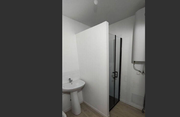 STUDIO REFAIT À NEUF — photo 2