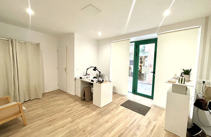 À LOUER -  LOCAL COMMERCIAL 28 m²  - CENTRE-VILLE FRONTIGNAN — photo 2