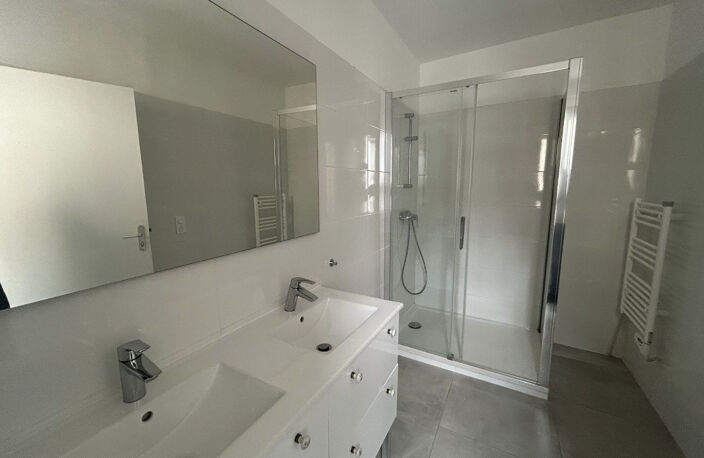 Appartement Sete 3 pièce(s) 73 m2  COEUR DE VILLE avec balcon — photo 2
