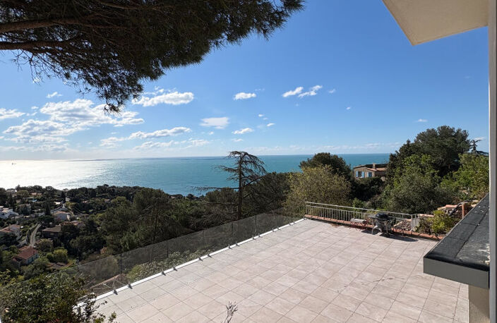 Appartement  entièrement rénové  à Sète sur le mont Saint Clair côté Sud avec vue Mer, terrasse 110 m2 et garage — photo 5