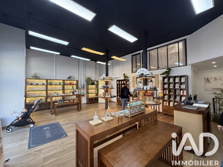 Vente Local commercial 140 m&sup2; — photo 1