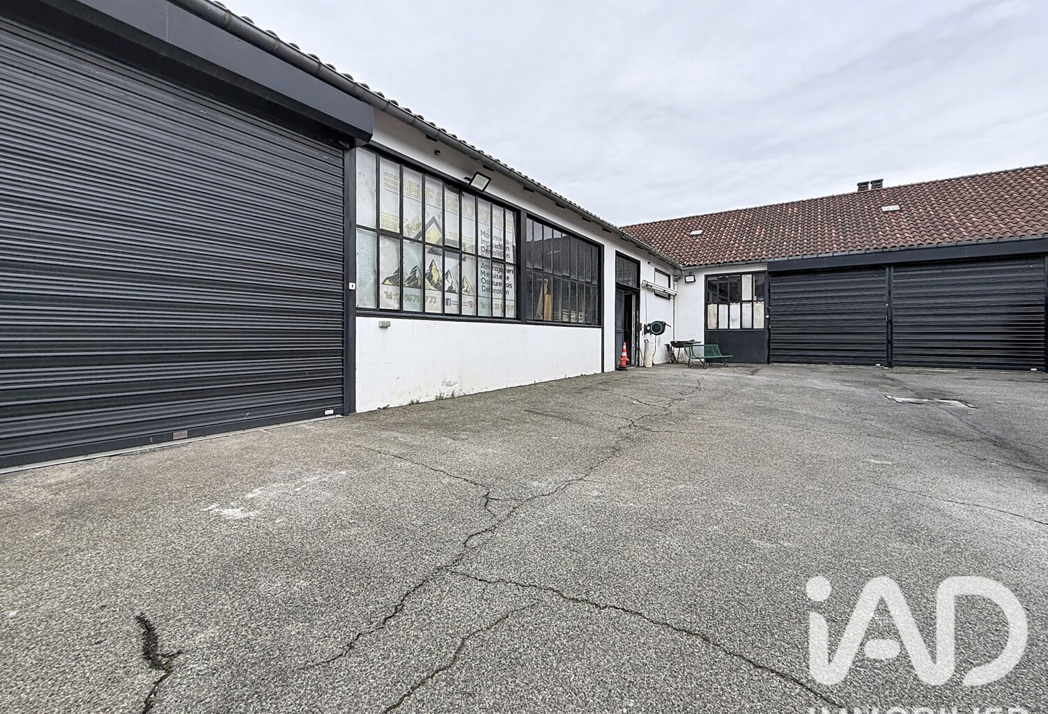 Vente Boutique/Local commercial 676 m&sup2; — photo 1