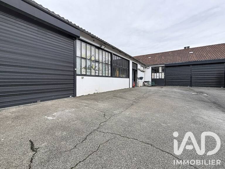 Vente Boutique/Local commercial 676 m&sup2; — photo 1