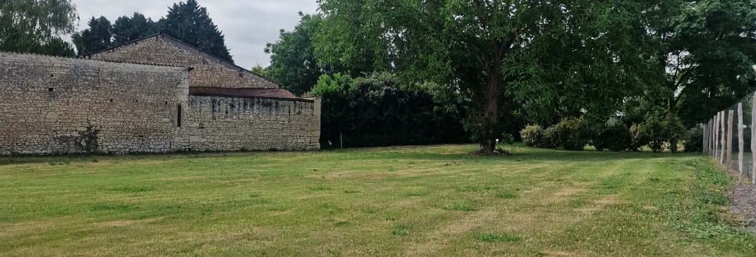 Terrain  738 m² à vendre à Saint-Macaire-du-Bois (49260)