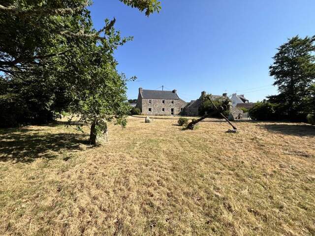 Maison en pierre de 6 pièces principales — photo du bien